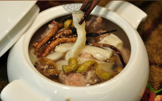 冬蟲夏草鮮草煲湯秘籍：鮮香與滋補的完美融合