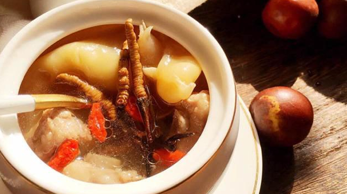 冬蟲(chóng)夏草與什么泡水喝？養(yǎng)生搭配指南