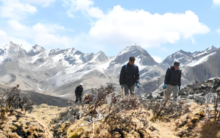  如何在保護(hù)生態(tài)環(huán)境的前提下合理利用冬蟲(chóng)夏草資源？